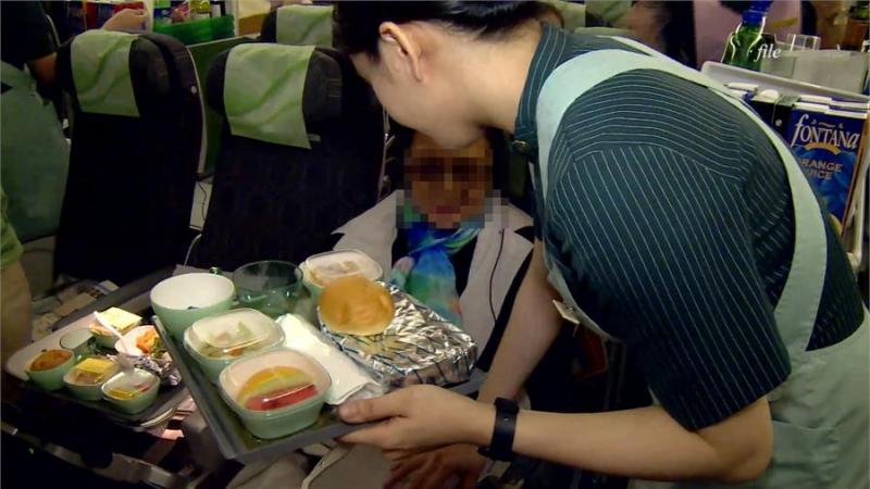 深一點！200公斤噁男逼空姐「脫褲擦屎」！ 台空姐爆淚：我覺得自己好髒