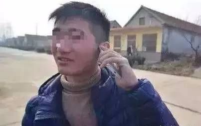 父親欠了一屁股債，兒子為了還債準備賣掉婚房，債主一來卻給兒子跪下了！
