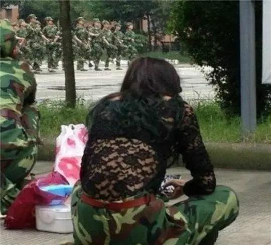 44張爆笑圖 老師，以後上課穿這樣的裙子挺好.....看到最後一張圖，我整個下巴都快跌了!
