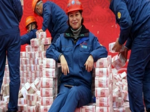 員工抱怨福利太好！老闆用年終堆出「錢山」 金額高到員工煩惱：不知怎麼花