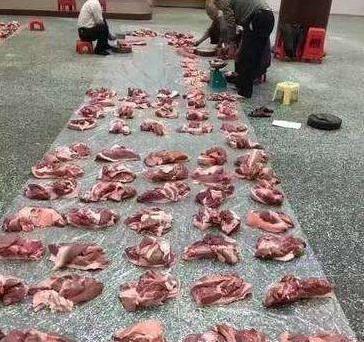 男子發現草叢中有動靜，叫全村年輕人圍捕，來了100人，一人分2斤