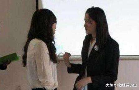 女面試官：我來大姨媽，你能幫我接杯熱水嗎？男子「機智應答」竟被當場錄用！