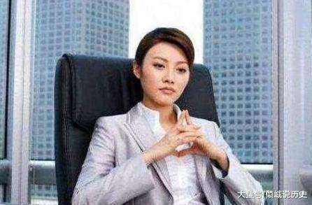 女面試官：我來大姨媽，你能幫我接杯熱水嗎？男子「機智應答」竟被當場錄用！
