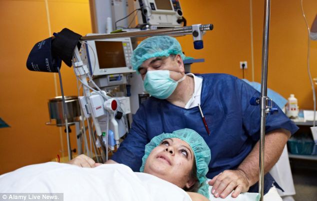 23歲年輕媽孕肚超大「以為懷上雙胞胎」超嗨，生下來發現「每隔480年才出現的奇蹟」創全國紀錄 ！