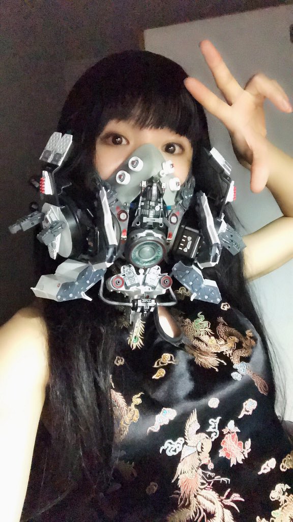 絕美Coser「穿緊身皮衣0贅肉」辣到全場狂拍她 一往上「超狂真面目」網看傻：太會藏