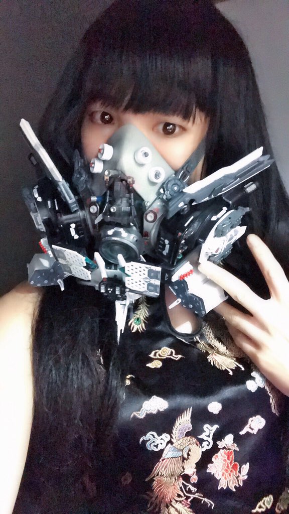 絕美Coser「穿緊身皮衣0贅肉」辣到全場狂拍她 一往上「超狂真面目」網看傻：太會藏