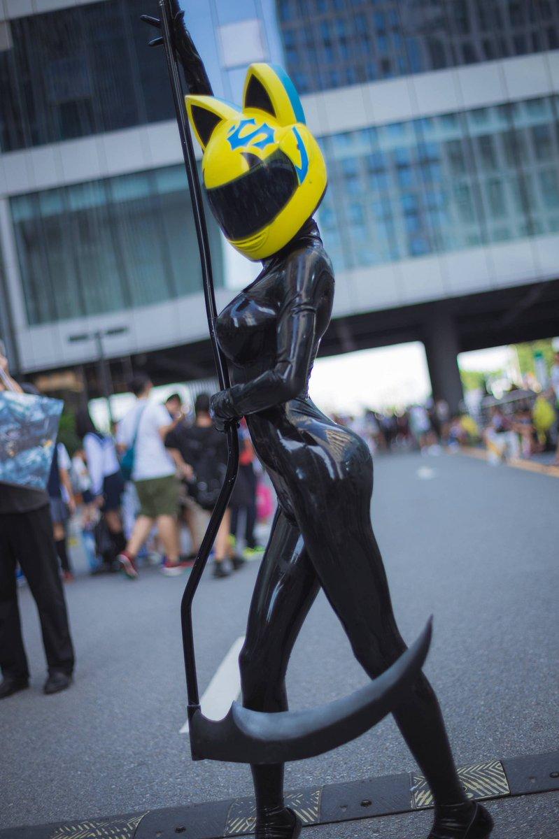 絕美Coser「穿緊身皮衣0贅肉」辣到全場狂拍她 一往上「超狂真面目」網看傻：太會藏