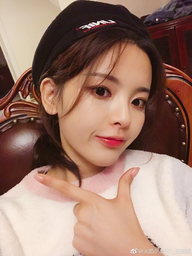 中國驚現最美古裝美女！20歲正妹「優雅低頭古裝照」網瘋傳　一抬頭「空靈臉龐」被讚翻：古代穿越來的！ 