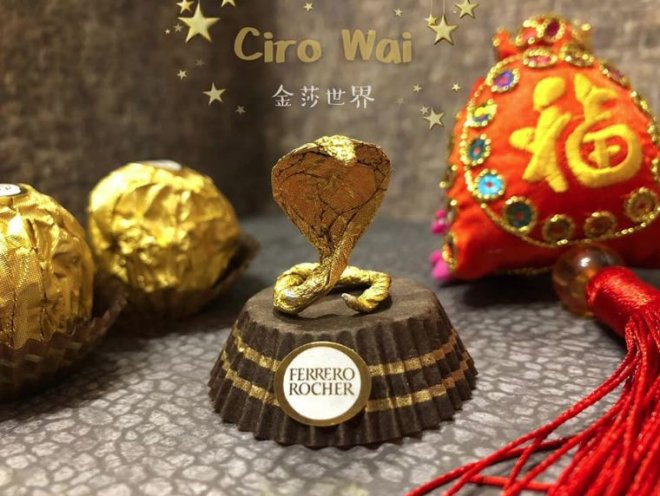 女兒愛吃金莎…他隨手將包裝紙「摺成12生肖」！駿馬奔騰帥爆「一看到金豬本尊」紅到國外：太Q了