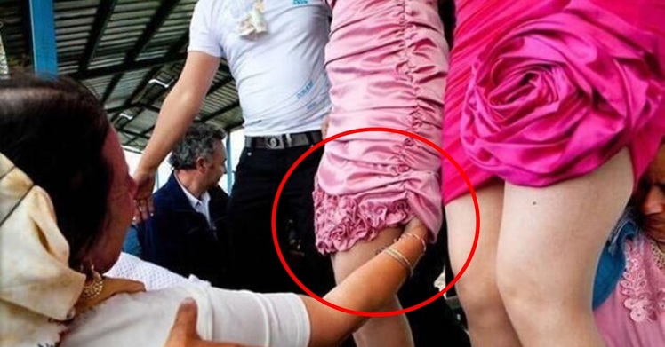 摸了滿意就帶回家！在這裡「買老婆」可以隨便看、隨便摸！還可以「這樣」驗貨.....