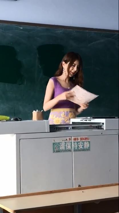 學生出賣女老師…等級太高！網友歪樓狂嗨：確定不是拍片？