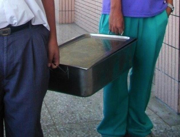 「抬便當」老照片勾起大家的回憶　網笑：懷念那怪味道