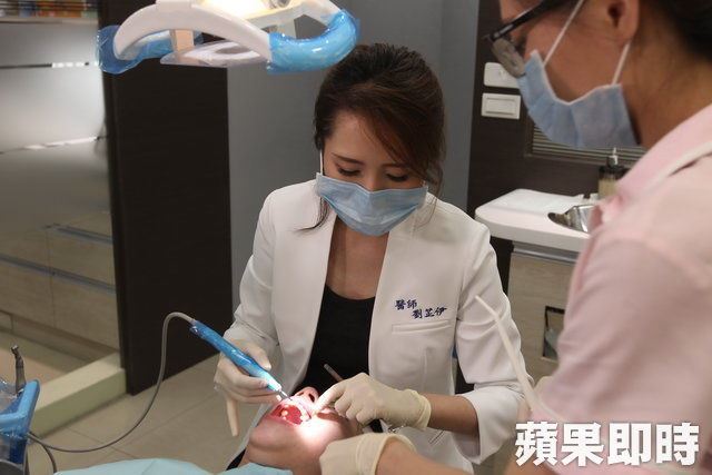 牙醫辣成這樣合法嗎！天菜正妹醫師超甜網嗨：決定預約洗牙！ 