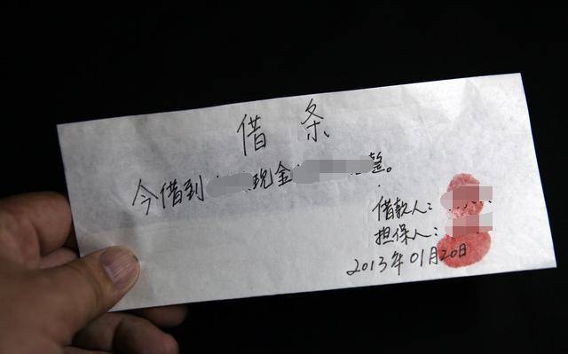 母親跟女兒借1000要求寫借條卻「多加兩個0」！母親走後分家產女兒當場愣住！