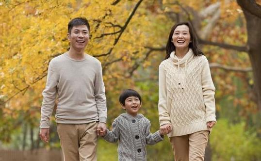 兒子乘車被撞離去，兩年後丈夫執勤攔下轎車，後座男孩喊他：爸爸！