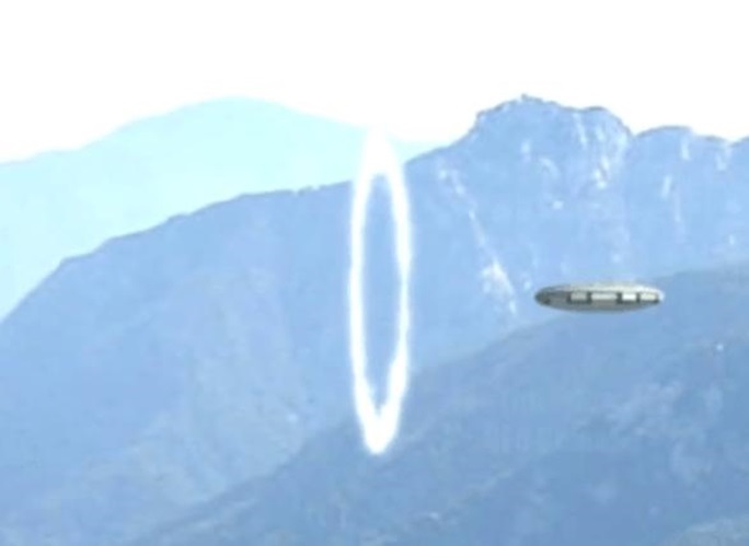 男子無意間撞見「UFO穿越時空門」拍下珍貴影片！放大檢視「80萬網友全看傻」：做人不要太鐵齒！ 