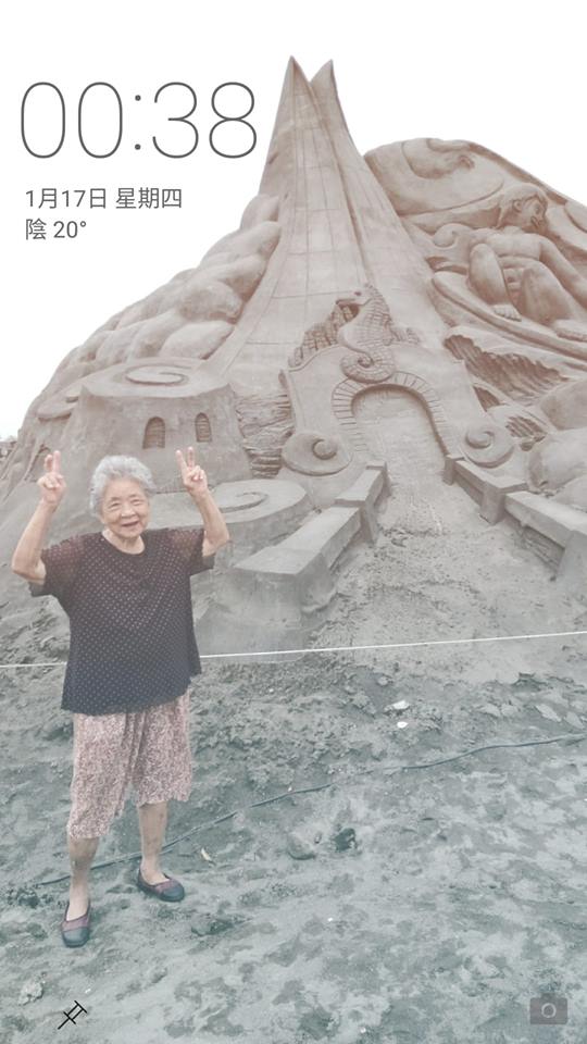 她工作到深夜「接到阿嬤來電」不耐煩：我在忙別打來！某天開始「再也沒接到電話」結局上萬人淚崩