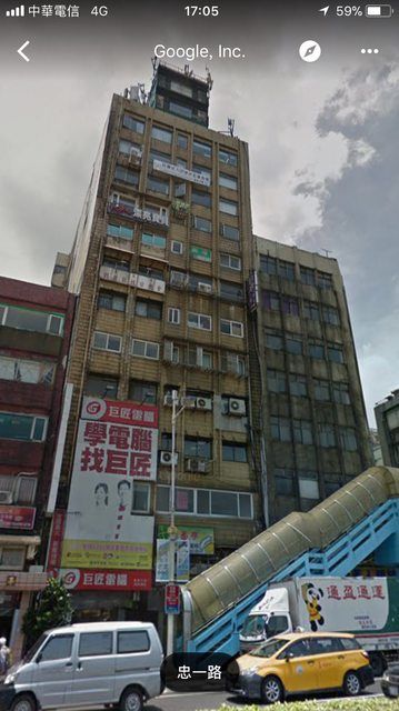 他好奇問掛「為何台灣縣市火車站前都會有一棟被燒過的大樓」網：不要問太多！