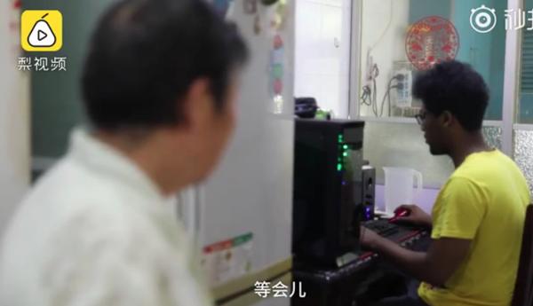 奶奶抱孫「狂洗1周」還是髒　送醫才知「乖孫是黑人」