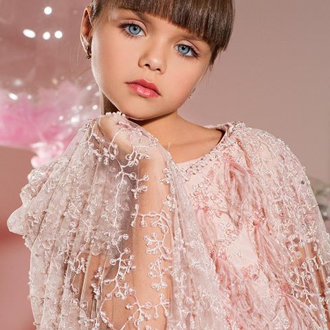 世界最美小孩7歲就媲美頂尖超模　網看「神基因媽媽」秒懂：未出生就是贏家惹…
