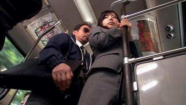 日本人評最令人討厭的乘車行為排行榜，第一名超令人意外，竟然是這個?!!!! - 世界探索 - 日本