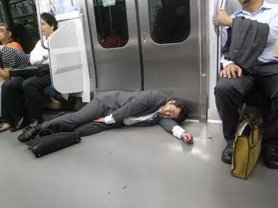 日本人評最令人討厭的乘車行為排行榜，第一名超令人意外，竟然是這個?!!!! - 世界探索 - 日本