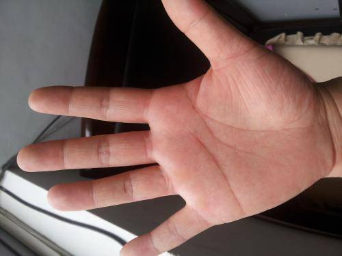 六種手型的女人最不缺錢花，對比一下自己的手吧