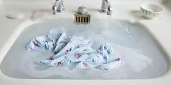 衣服有異味怎麼辦？聰明的女人都這樣做，趕緊收藏！