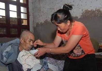 老人房間的怪味該如何處理？老保姆教的這四招，立刻不臭了