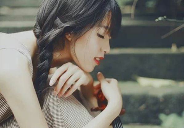 致女人：人生總有那麼多「無奈」：與其找「大樹」好乘涼， 不如自栽自養自「乘涼」！