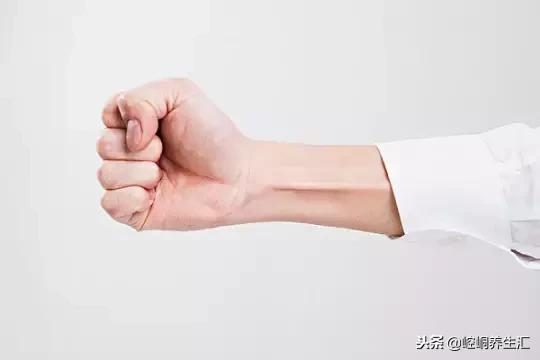 經絡通不通，從4個部位看出來！中醫一套「經絡操」疏通身體