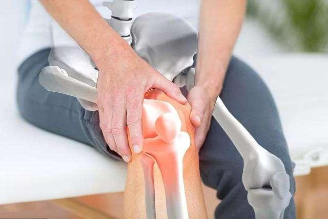 戳30下護膝蓋防失智，68歲也健步如飛！