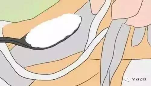 她把小蘇打灑在馬桶上，不可思議的事情發生了（收藏）
