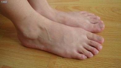 女人的腳有這「3個特徵」是天生勞碌命，一生都在為他人操心！