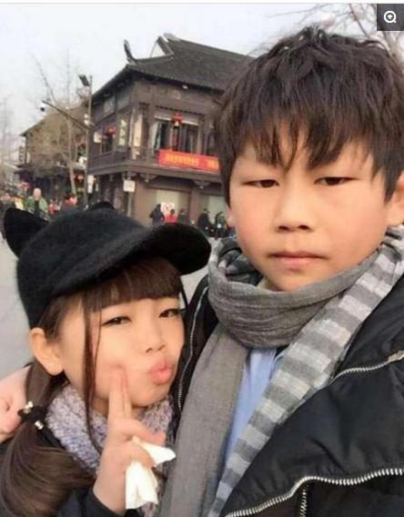 這對「小學生情侶」走進來說要登記結婚，戶政人員看傻趕走他們「但再仔細一看」立刻笑著批準！