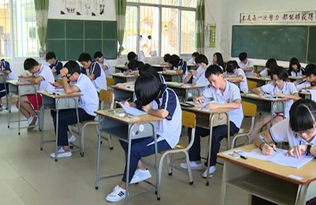 姐姐打工供弟弟讀書，弟弟高考姐姐沒來陪考，考完回家後弟弟愣了