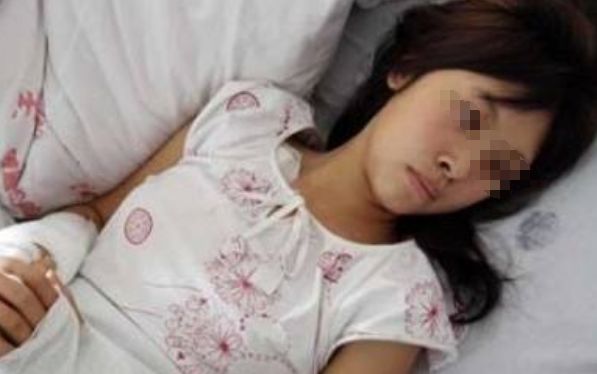 少女被迫嫁給65歲阿公，新婚夜準備逃婚時看到大爺手機，欣然答應同房。。。！ 