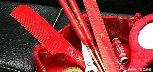 兒媳，我兒子把存款都用婚禮上，你卻給弟弟買房？我：我還沒過門