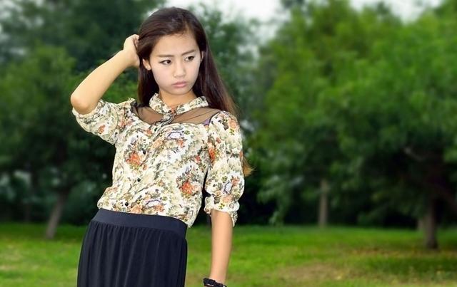 結婚時我爸媽給1萬改口費，老婆生氣不說話，岳母說這話讓我氣暈