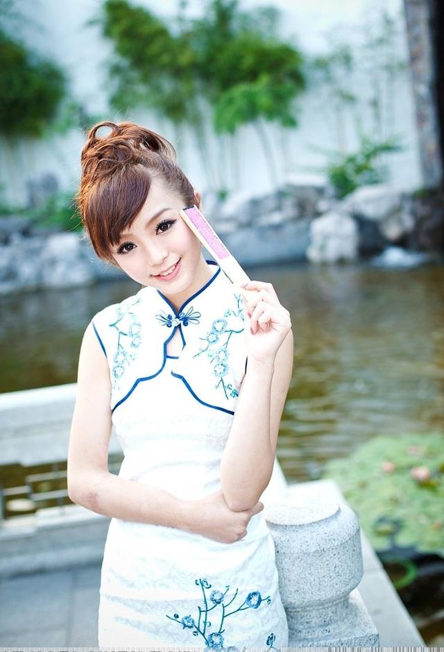 老公陪我參加同學會，女同學說了句話，回家後老公甩我耳光要離婚