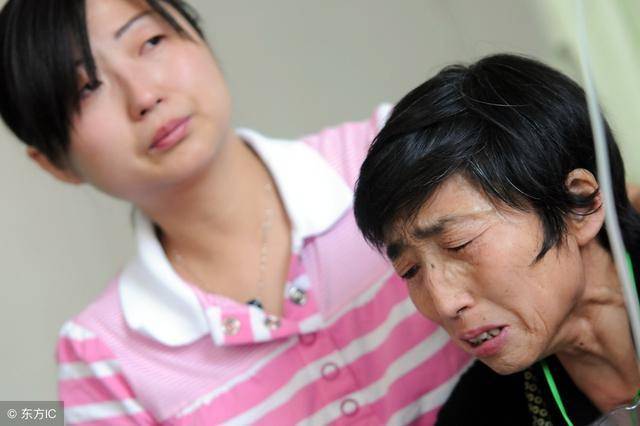 窮孩子借錢上大學，親戚都躲他，姨父趕來一頭豬，十年後還一棟房