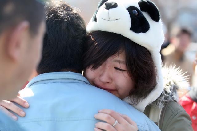 姐姐嫁給老闆，供弟弟念完大學，吵架鬧離婚時，弟弟找上門