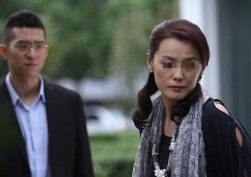 妻子跟婆婆吵架，丈夫一腳踢倒妻子，妻子發條信息，全家傻住