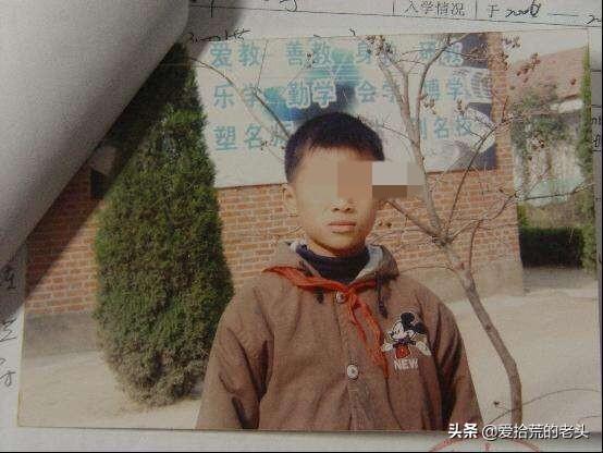哥哥弄丟妹妹，因害怕離家出走十年才敢回家，妹妹見到他卻先跪下