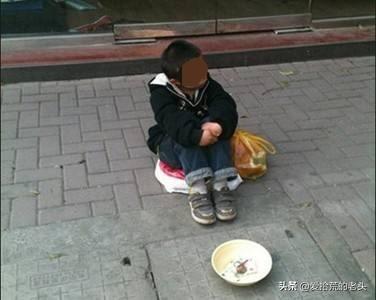 老闆每天給陌生小乞丐包子，數日後，乞丐帶回了他失蹤8年的兒子