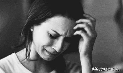 母親去世不久，女子回娘家住，半夜聽見廚房有動靜，推開門哭紅眼