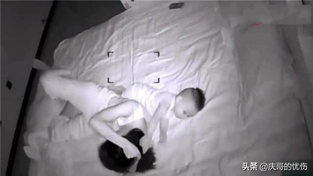 妻子對丈夫冷漠，丈夫在臥室裝上監控，看到的場景讓他無法淡定
