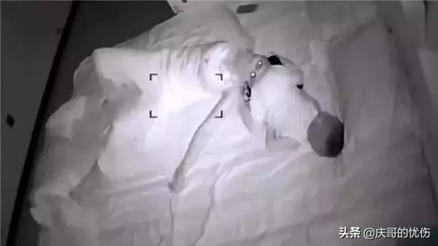妻子對丈夫冷漠，丈夫在臥室裝上監控，看到的場景讓他無法淡定