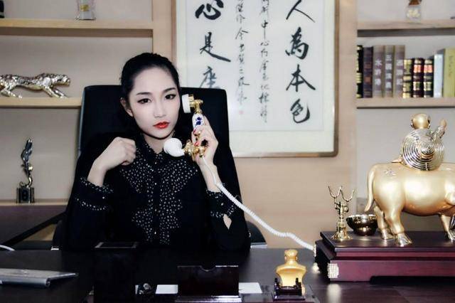 去大姑姐公司打工，辛苦工作大半年，年底看到獎金，我熱淚盈眶
