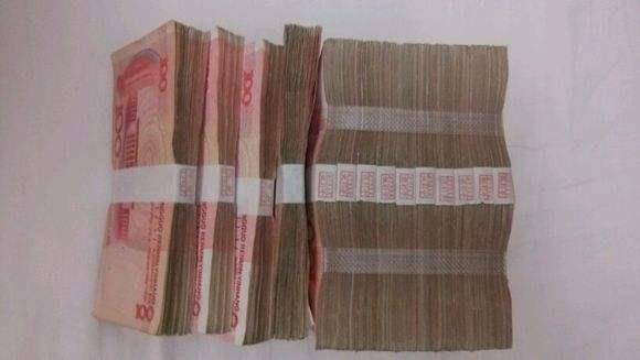 去大姑姐公司打工，辛苦工作大半年，年底看到獎金，我熱淚盈眶